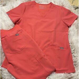 Figs scrub set, top is a size small and bottoms are a xsp coral in color